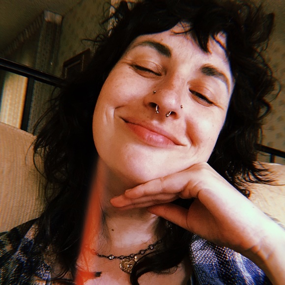 Meet your Posher, Anna ☕️🍒🌲🦉🪵 - Picture 3 of 5